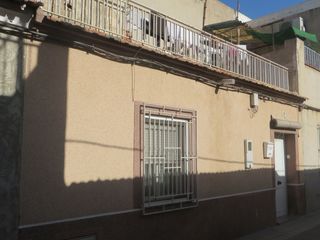 Casa a PINTOR ANTONIO MESEGUER