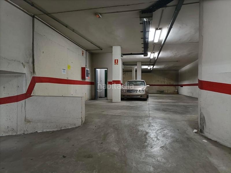 Foto b834af54-abb8-465c-91b5-93184d7760fb. Aparcament cotxe a Cheste