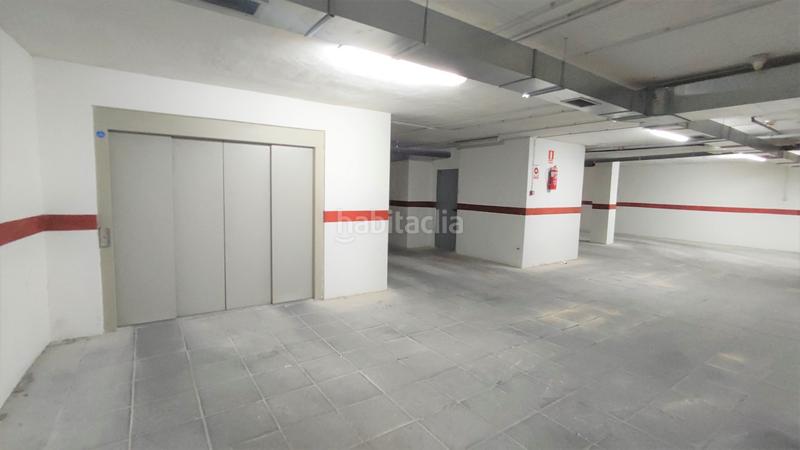 Foto f61c0a11-eb3b-4209-8546-de7775b413c6. Parking voiture dans Petrer