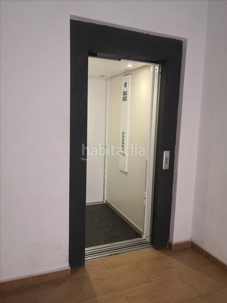 Foto e73f1c9f-31d9-4ad9-a419-de6bd0d640e4. Aparcament cotxe a Petrer