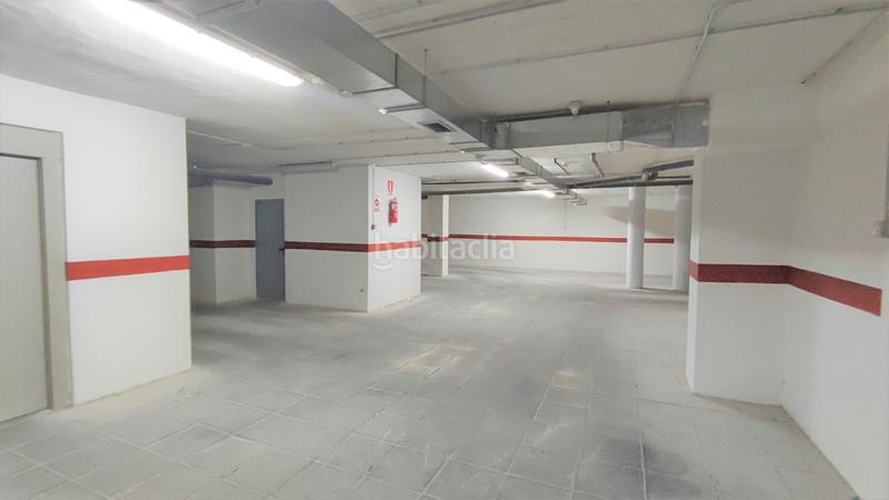 Foto ab7cd884-4928-4e8d-9f3a-65ebe92322d4. Parking coche en Petrer