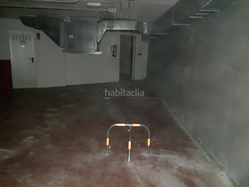 Foto 47ddd34e-7f7a-4fe0-99fc-fa4befd0b8b1. Parking voiture dans Fene