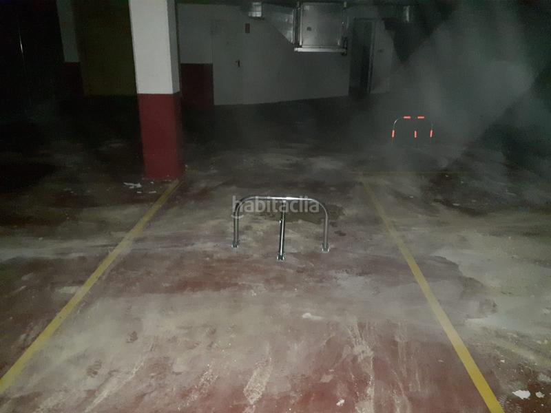 Foto 601d3e5b-aa49-4e1d-849d-b44c5156c476. Parking voiture dans Fene