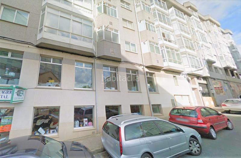 Foto 9333a69e-30a3-4a78-9d41-9567ba90947a. Parking voiture dans Fene