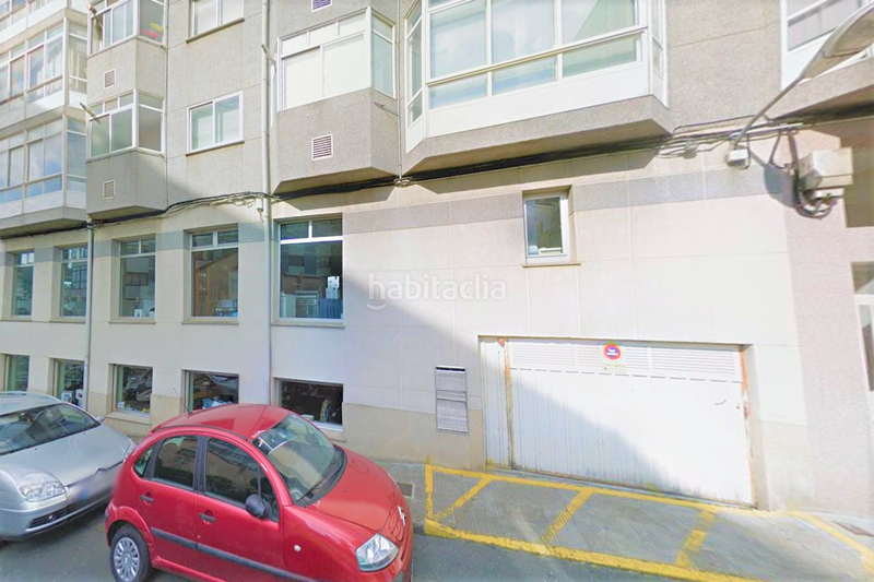 Foto b4c06eca-bcac-44e0-9899-7812867b5a21. Parking voiture dans Fene