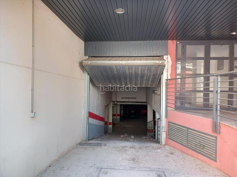 Foto 04fd540e-3eb1-4e98-991b-0203a18d8501. Aparcament cotxe a Cadrete