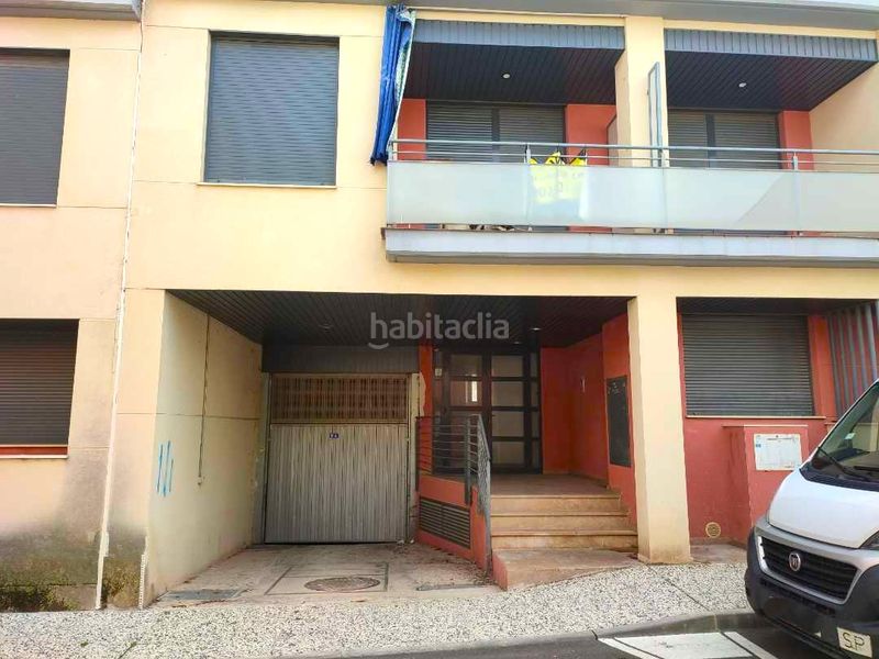 Foto 79fa6db1-9856-4fd0-8180-919d75690e4c. Aparcament cotxe a Cadrete