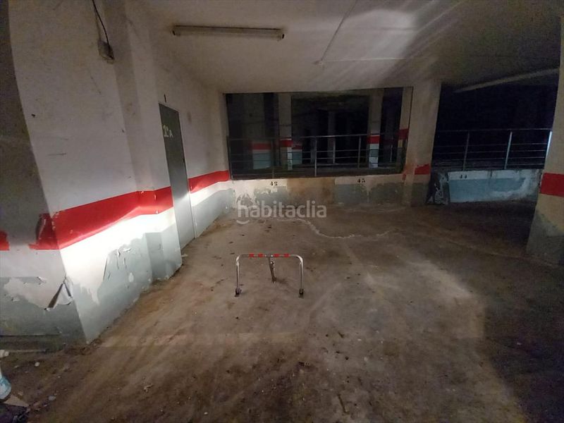 Foto acde9908-42c2-4024-9416-4c3b28e9eb11. Aparcament cotxe a Cadrete