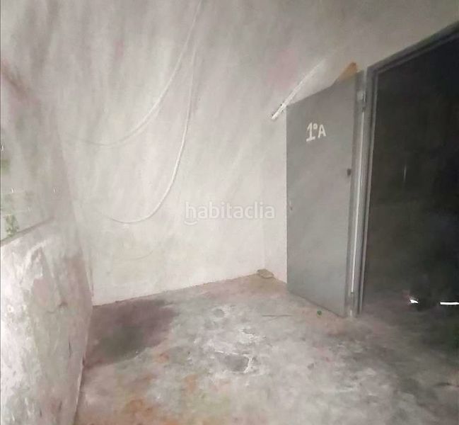 Foto bbd2bfd9-af1b-4ad5-8b9e-764f044a5f88. Aparcament cotxe a Cadrete