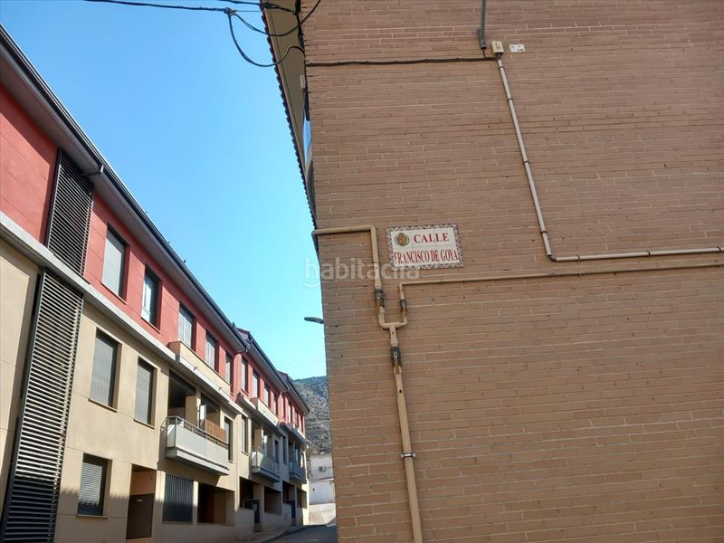 Foto c7f75647-0638-4bb9-8cfa-d5234435bd3c. Aparcament cotxe a Cadrete