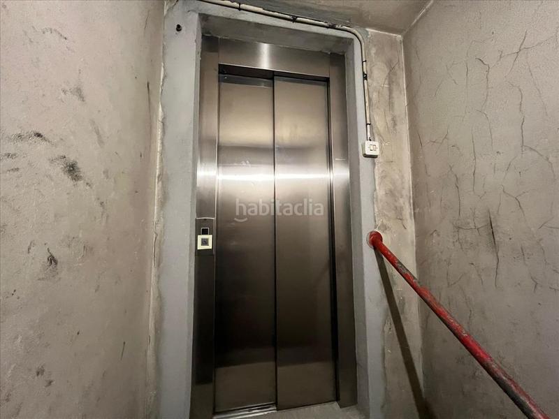 Foto 31b5179b-4aa4-47ff-b96b-a53128d0e391. Parking voiture dans Centro Ferrol