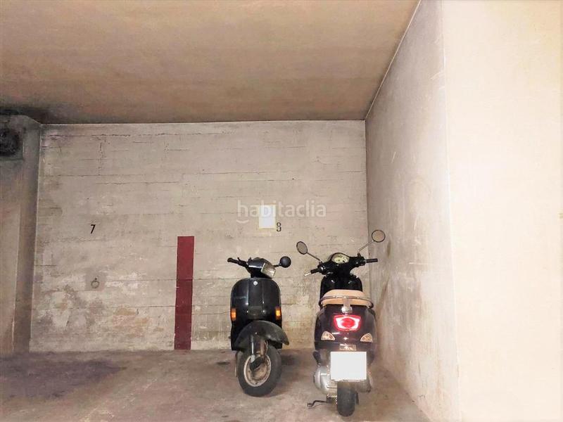 Foto 58e00503-c973-4d02-9441-ab69a774d801. Parking voiture dans Centro Ferrol