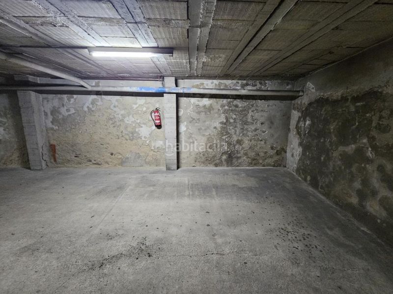 Foto c713bfd2-b426-42ec-ae21-67132045aa6b. Aparcament cotxe a La Devesa Girona