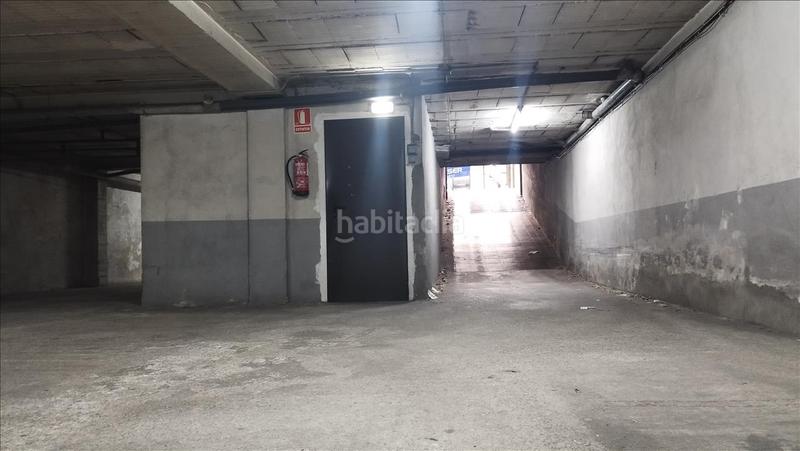 Foto b10992bb-6d04-435c-99d9-306b1576f6cd. Parking coche en La Devesa Girona