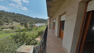 Casa adossada a Sant Llorenç Savall