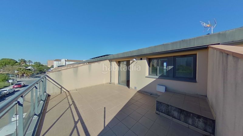 Foto 3956e8e3-f8f2-4317-a865-f11510a90d80. Casa adossada amb aparcament a Migjorn Reus