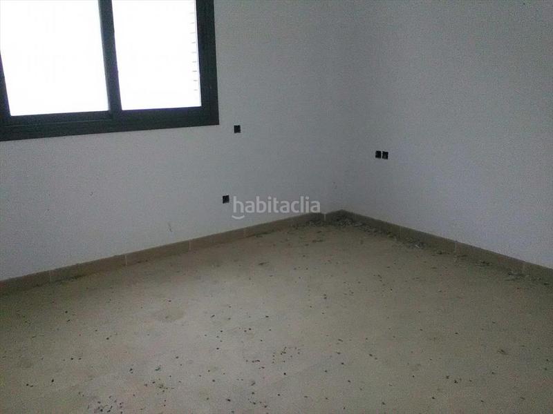 Foto df94729f-30cd-4f77-826a-6e489eeba7d7. Aparcament cotxe a Fuliola (La)