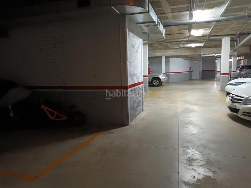 Foto 0c04dae9-1fc0-40ee-94af-a880cc384422. Parking voiture dans Sant Sadurní d´Anoia