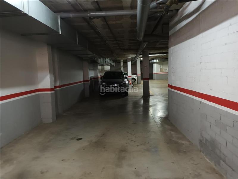 Foto 46e81ef5-40a0-47d7-ae9e-ff566fa04782. Parking voiture dans Sant Sadurní d´Anoia