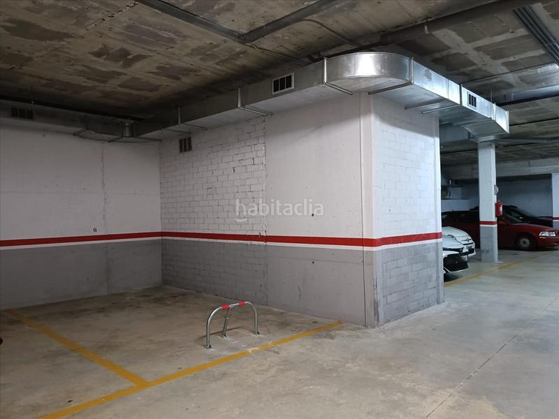 Foto c36ce8f1-c63e-4d4c-a0a2-85e86e32eb32. Parking voiture dans Sant Sadurní d´Anoia