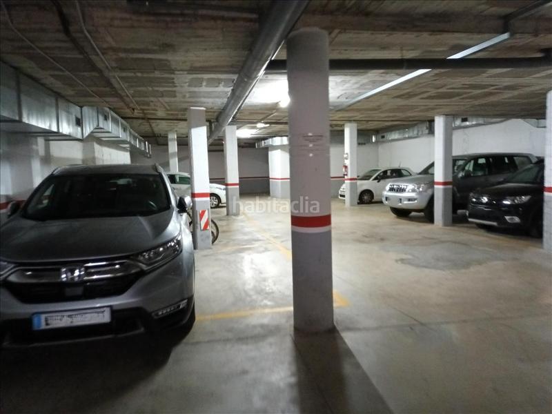 Foto dd5601ca-8c5f-458f-aa6b-bb0b491cc395. Parking voiture dans Sant Sadurní d´Anoia