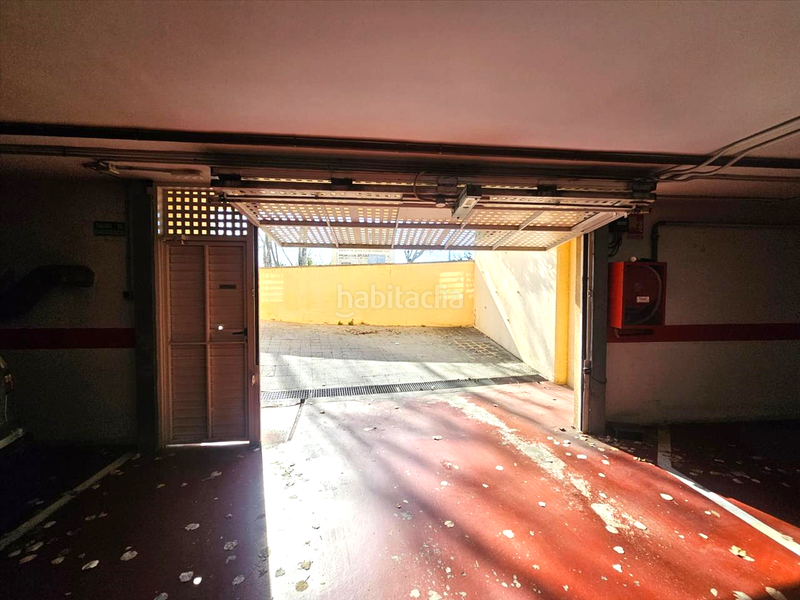 Foto d65bf4b1-2543-44b5-b480-527114174a89. Parking coche en Pobla de Montornès (La)