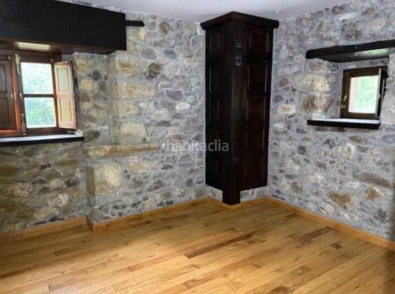 Foto 5c27f01d-a7ea-4653-af88-bc341a84c440. Edificio en Tineo