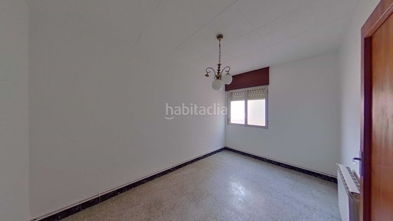 Foto d8d39f98-279d-4e69-abbc-184538f3fbef. Casa adossada a Navàs