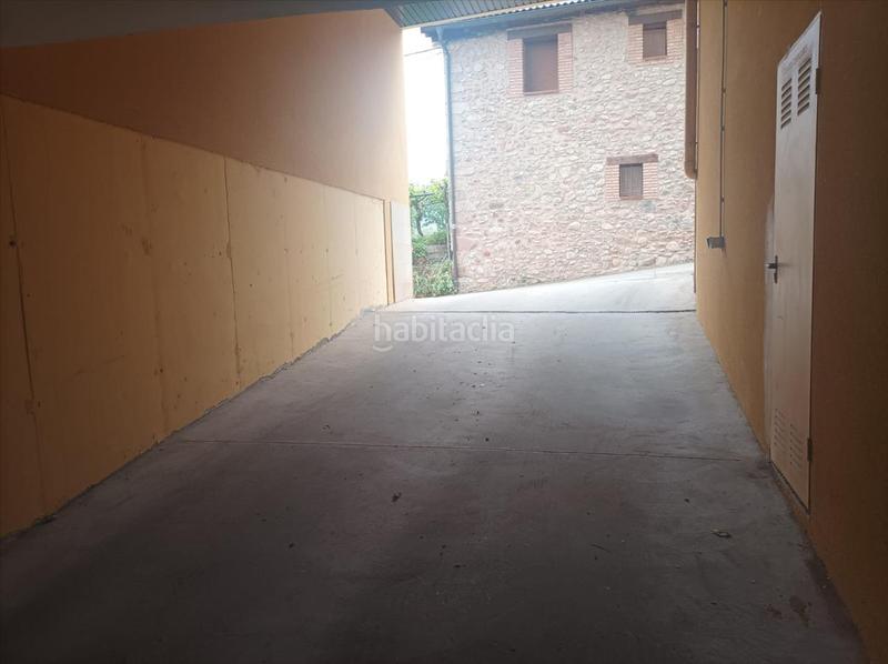 Foto 85f9b6ed-18a3-487d-b5c1-6c6ef3eaf8ba. Parking coche en Berceo