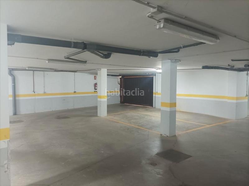 Foto f32e75ac-9bee-4f43-bc01-8b74b92057c0. Parking coche en Berceo