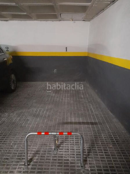 Foto b0dd6059-4e55-4109-9646-86df88b4d7e1. Aparcament cotxe a L´Antiga Esquerra de l´Eixample Barcelona