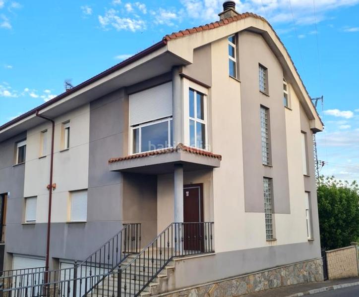 Foto 981c129a-f9e6-48a2-88e4-d5e06370efcd. Casa adossada amb calefacció aparcament a Sariegos
