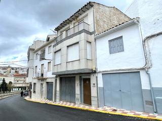 Casa adossada a Castillo de Locubín