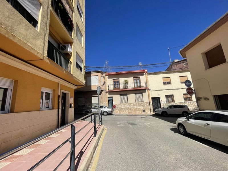 Foto ac47b610-5f3b-451a-be30-a767c2f74db0. Pis a Castalla