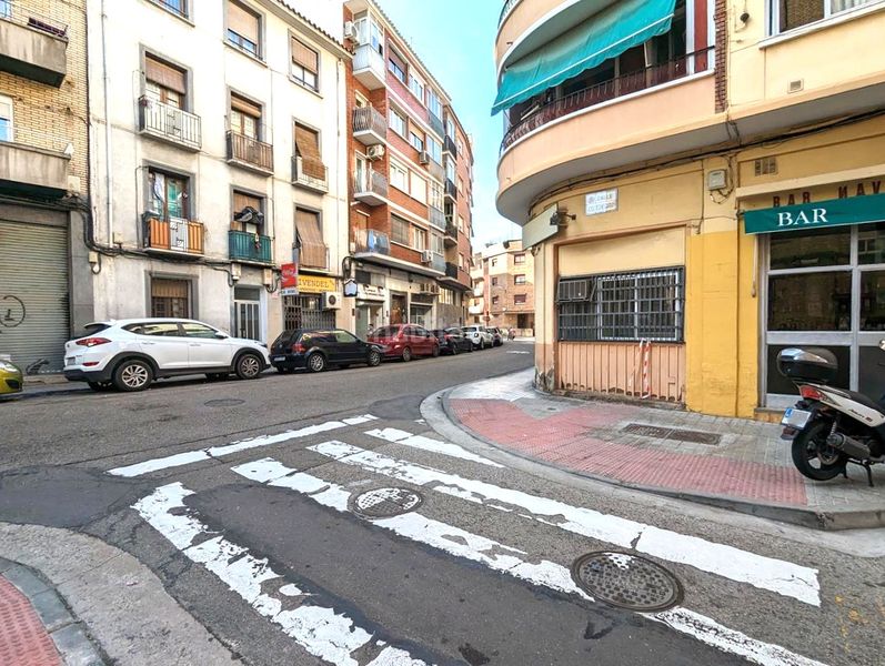 Foto aa7e4263-f9b7-4e50-8bac-65aace61a1a6. Autoparkplatz in Barrio del Ave Zaragoza