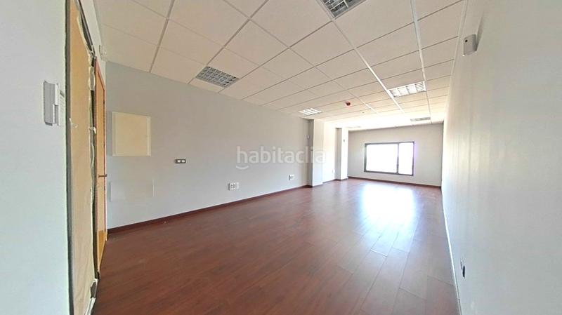 Foto 72b20ff1-7039-4cc6-aca7-54accf130f31. Bureau dans Salteras