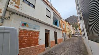Casa adossada  Pujada al calvari
