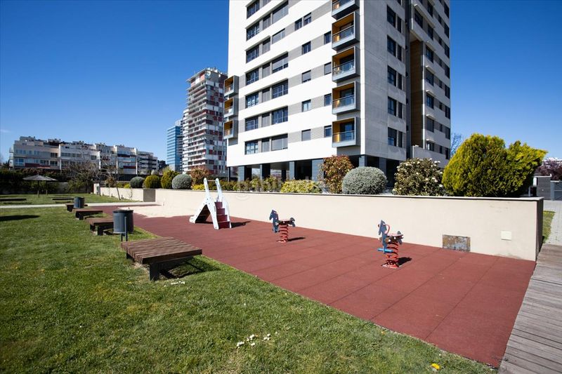 Foto 9a8c0056-297f-4c95-b1f1-6709bc306aba. Autoparkplatz in Virgen del Cortijo-Manoteras Madrid