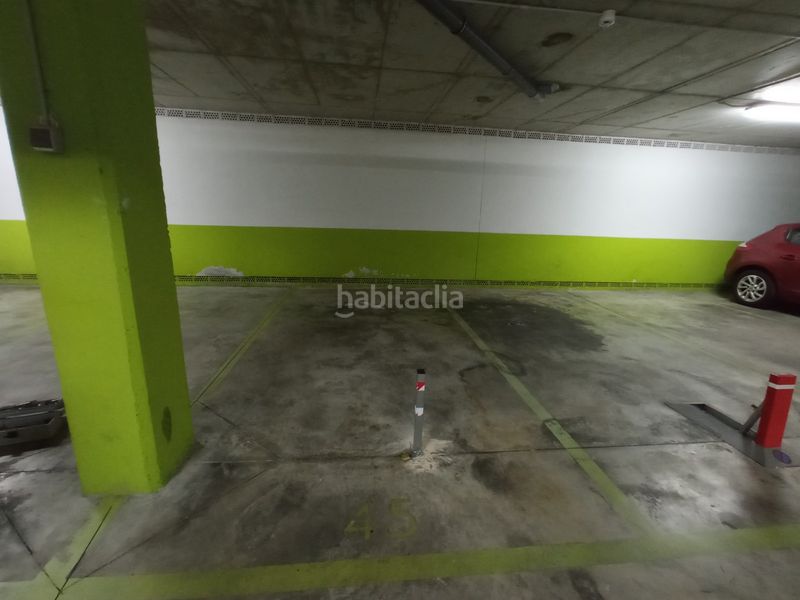 Foto e588cfe9-71b0-4648-a3ba-4472cd63b555. Autoparkplatz in Virgen del Cortijo-Manoteras Madrid