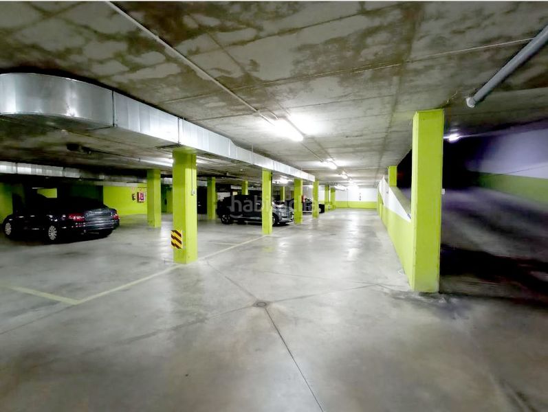 Foto f9514523-8d10-4c14-b22d-7b16775c4d36. Autoparkplatz in Virgen del Cortijo-Manoteras Madrid