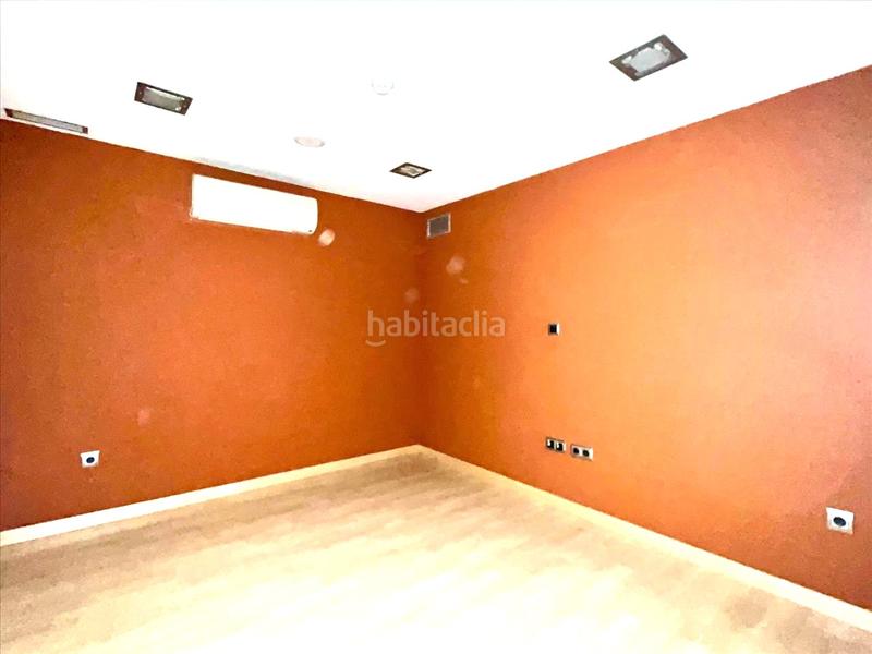 Foto 0db3dda5-a12f-46ef-9175-21791e9be53d. Local comercial a Segundo Ensanche Pamplona / Iruña