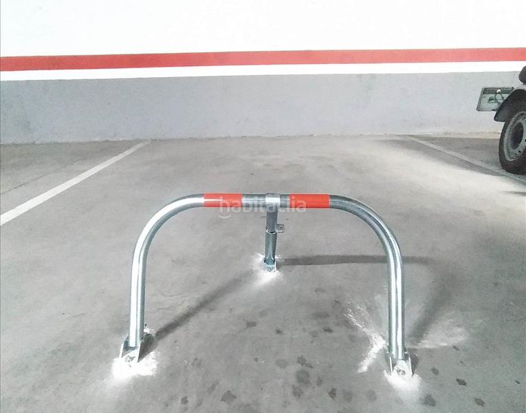 Foto f0fd8f1a-7286-4b55-af75-3b185825aebf. Parking voiture dans Valdepelayo-Montepinos-Arroyo Culebro Leganés