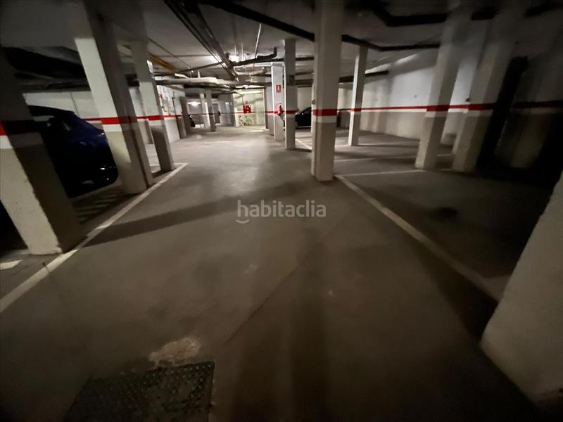 Foto bc540d9a-db49-45d2-8e69-b2f677540d2f. Parking coche en Bargas