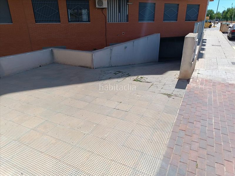 Foto 739821aa-45d9-4830-bf02-282df49067fa. Aparcament cotxe a Almansa