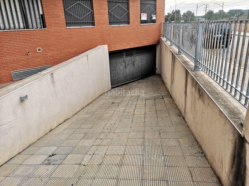 Foto ee9c47a8-8fae-40e3-a7da-3db184438e41. Aparcament cotxe a Almansa