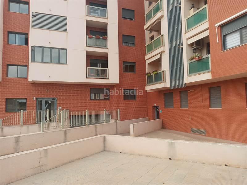 Foto a49ba90a-2c67-423b-9f26-ca1ddebdd0fb. Parking coche en Almansa