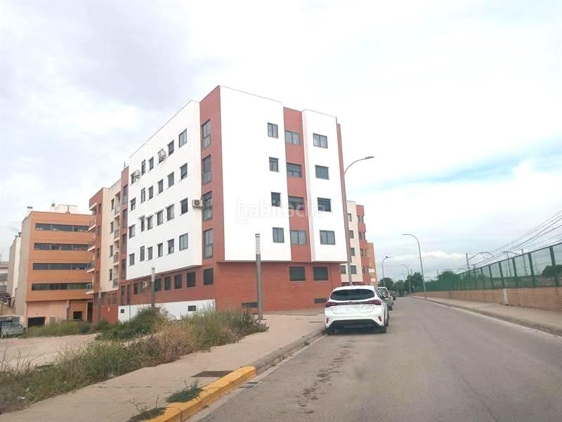 Foto a87d7489-68d1-4df6-b764-59aee75154f1. Parking coche en Almansa