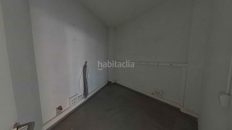 Foto b3720924-2511-4bff-bfd0-284aa783dde5. Local comercial a Alisal - San Román Santander