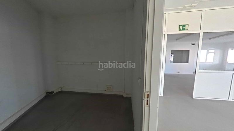 Foto dfe7a1eb-5dea-40e9-acc3-b8fc7e7faa41. Local comercial a Alisal - San Román Santander