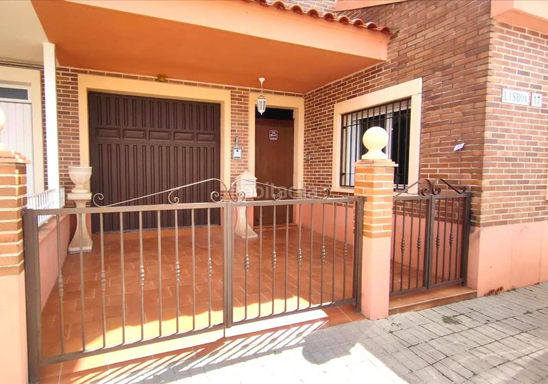 Foto a86faf83-896f-48da-8fe7-4c67fb04945d. Casa amb aparcament a Sonseca
